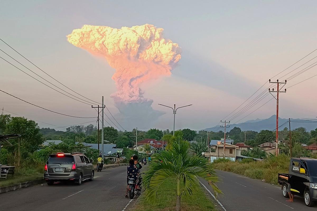 Alert Raised to Highest Level After Indonesia’s Mount Lewotobi Laki Laki Volcano Erupts