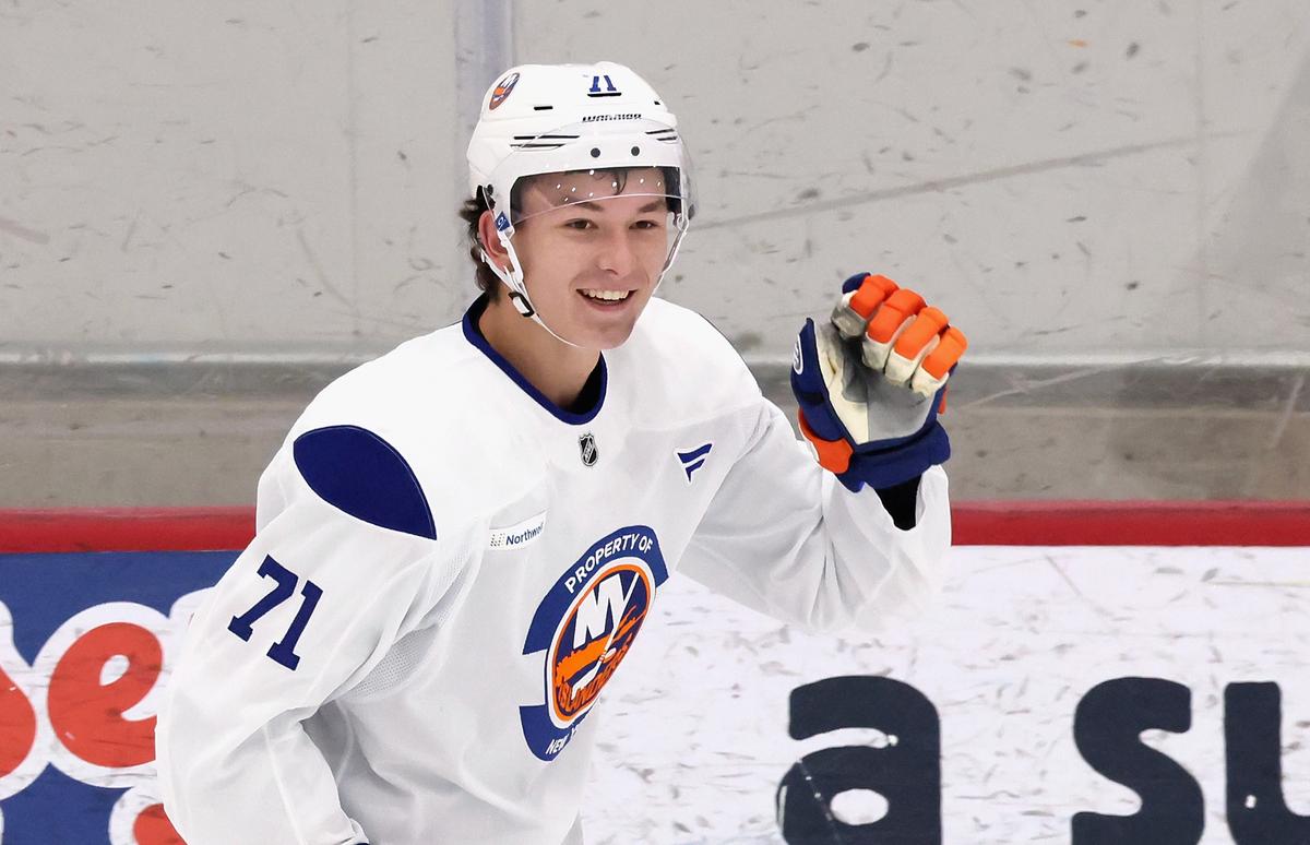 NY Islanders Bank Their Future on 17-Year-Old Top Pick Matthew Schaefer