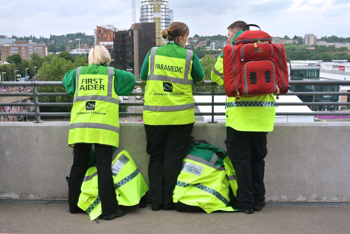 Paramedics, taking a break, administer <span style="font-weight: 400;">immediate medical aid to emergency callers</span>. (<a href="https://www.flickr.com/people/25100842@N08">Ivan Bandura</a>/<a href="https://creativecommons.org/licenses/by/2.0/">CC BY 2.0</a>)