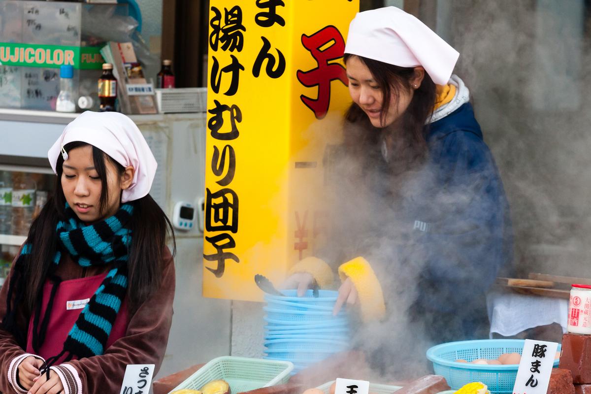 Boiled eggs sold by street vendors are a popular fast-food item in Beppu. (Shutterstock)
