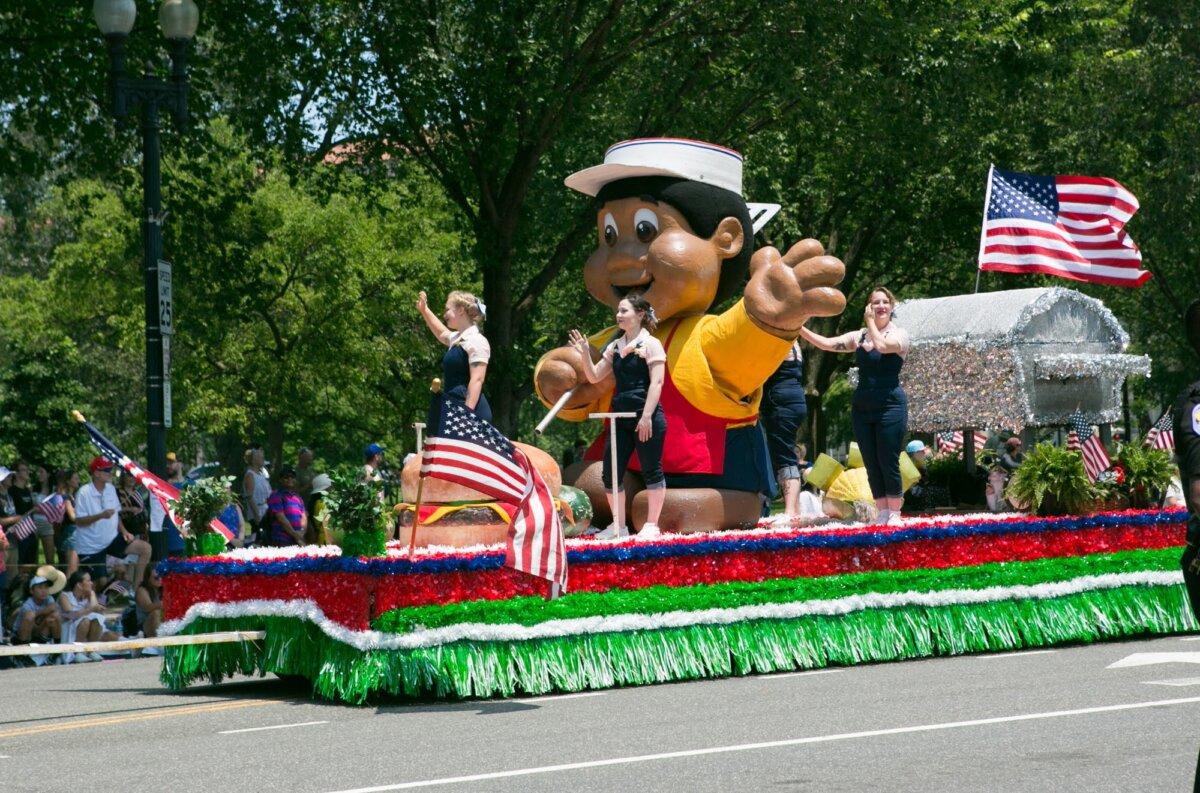 The Independence Day parade in Washington on July 4, 2025. (Lisa Fan/The Epoch Times)