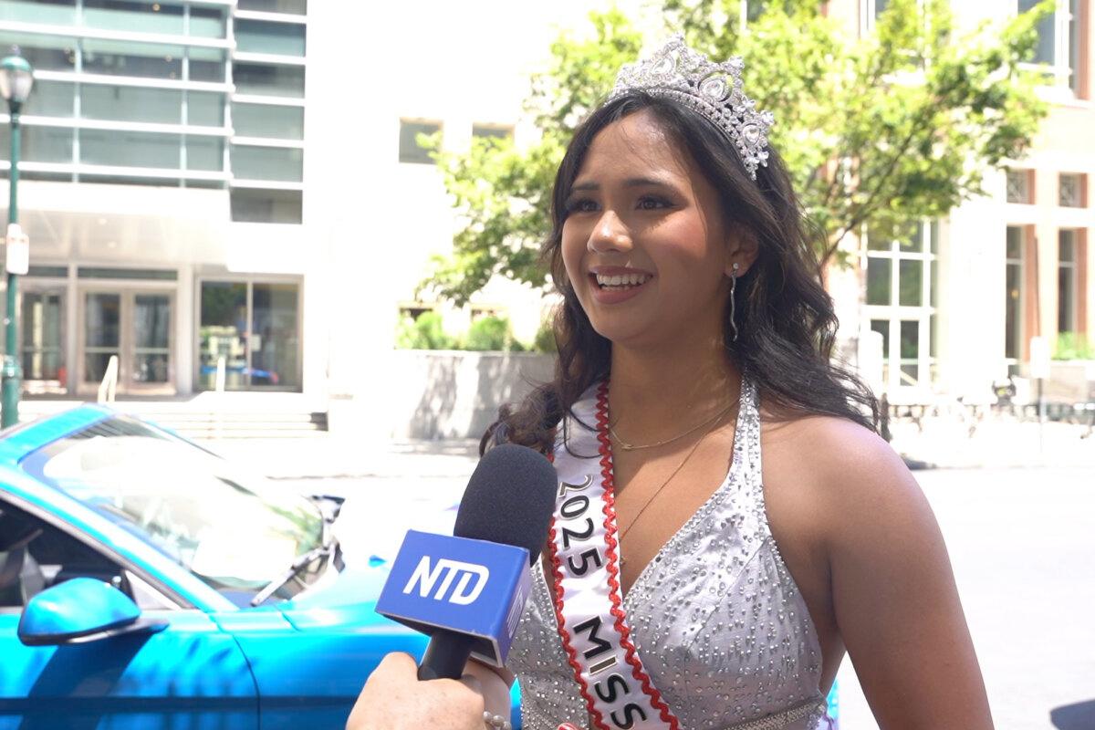 Maria Bennett, 2025 Miss Valentine for the Filipino American Society of South Jersey, attends Philadelphia’s Independence Day parade in Pa. on July 4, 2025. (Steve Wen/The Epoch Times)
