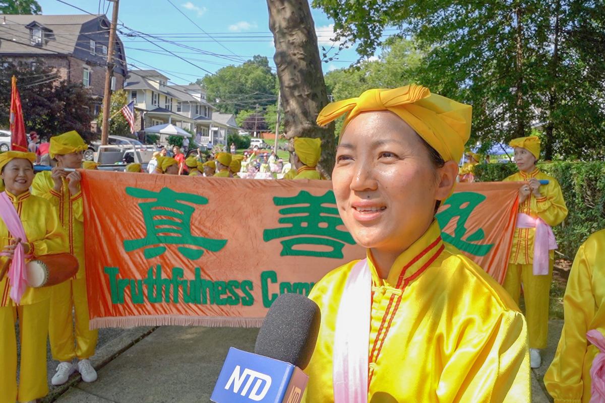 Phina Sun, a member of the New York Waist Drum Team, attends Glenside’s Independence Day parade, on July 4, 2025. (Steve Wen/The Epoch Times)