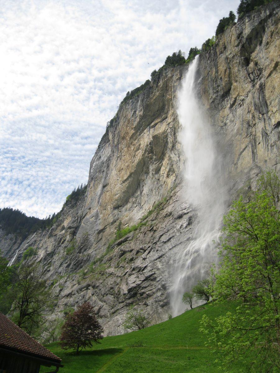 Goethe was so impressed by the sight of the Staubbach Falls that it inspired him to compose the "Song of the Spirits Over the Waters." (<a href="https://commons.wikimedia.org/wiki/User:SerienGeck">SerienGeck</a>/<a href="https://creativecommons.org/licenses/by-sa/4.0/">CC BY-SA 4.0</a>)