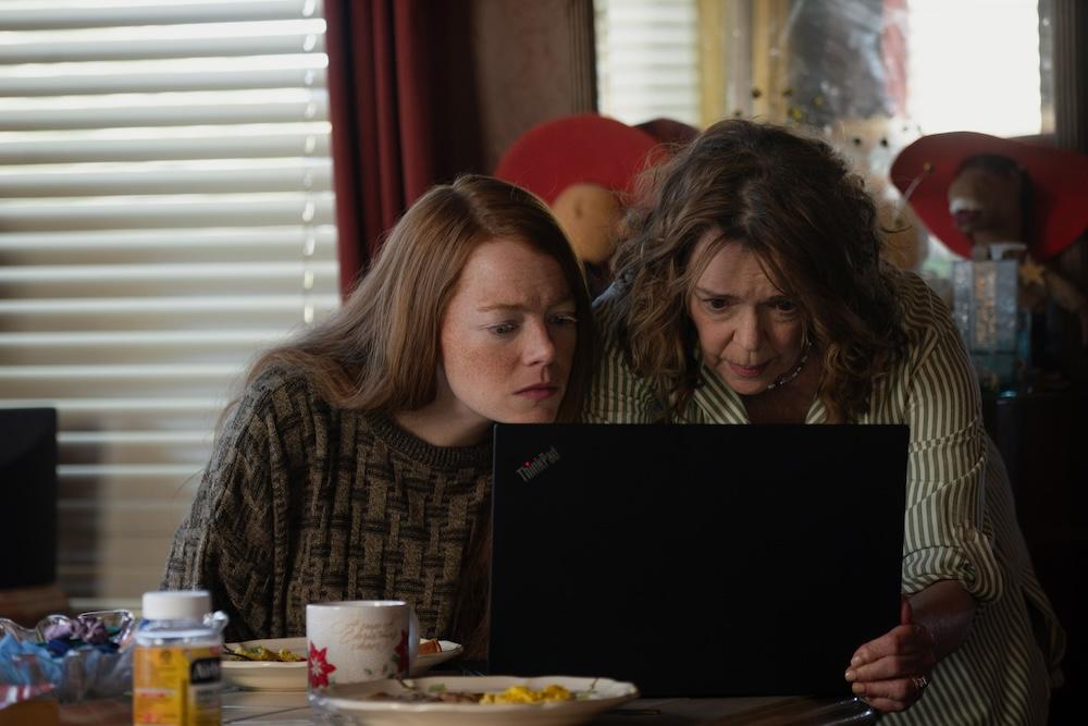 Louise Cross (Emma Stone) and her mother Dawn (Deirdre O'Connell) watching YouTube videos in "Eddington." (A24)