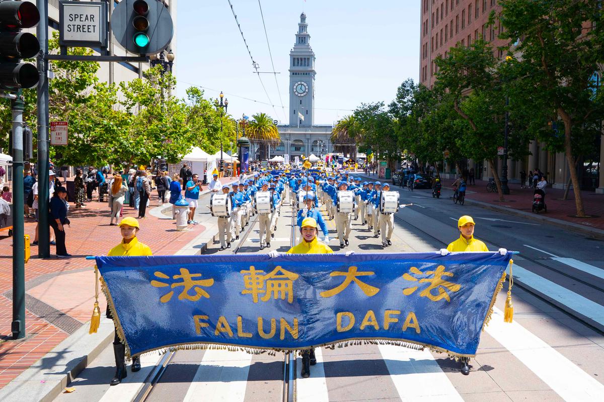 Falun Gong Practitioners Hold Parade in San Francisco to Commemorate 26 Years of Peaceful Resistance to Persecution
