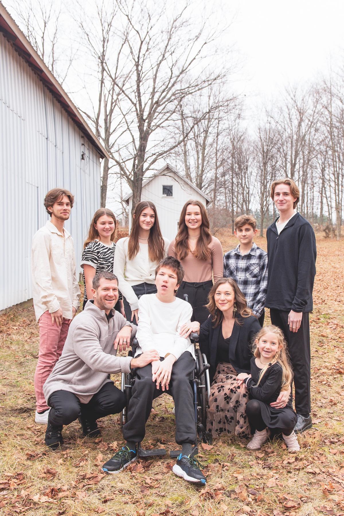Ronne, her husband Ryan, and their entire blended family. (Courtesy of Jessica Ronne)