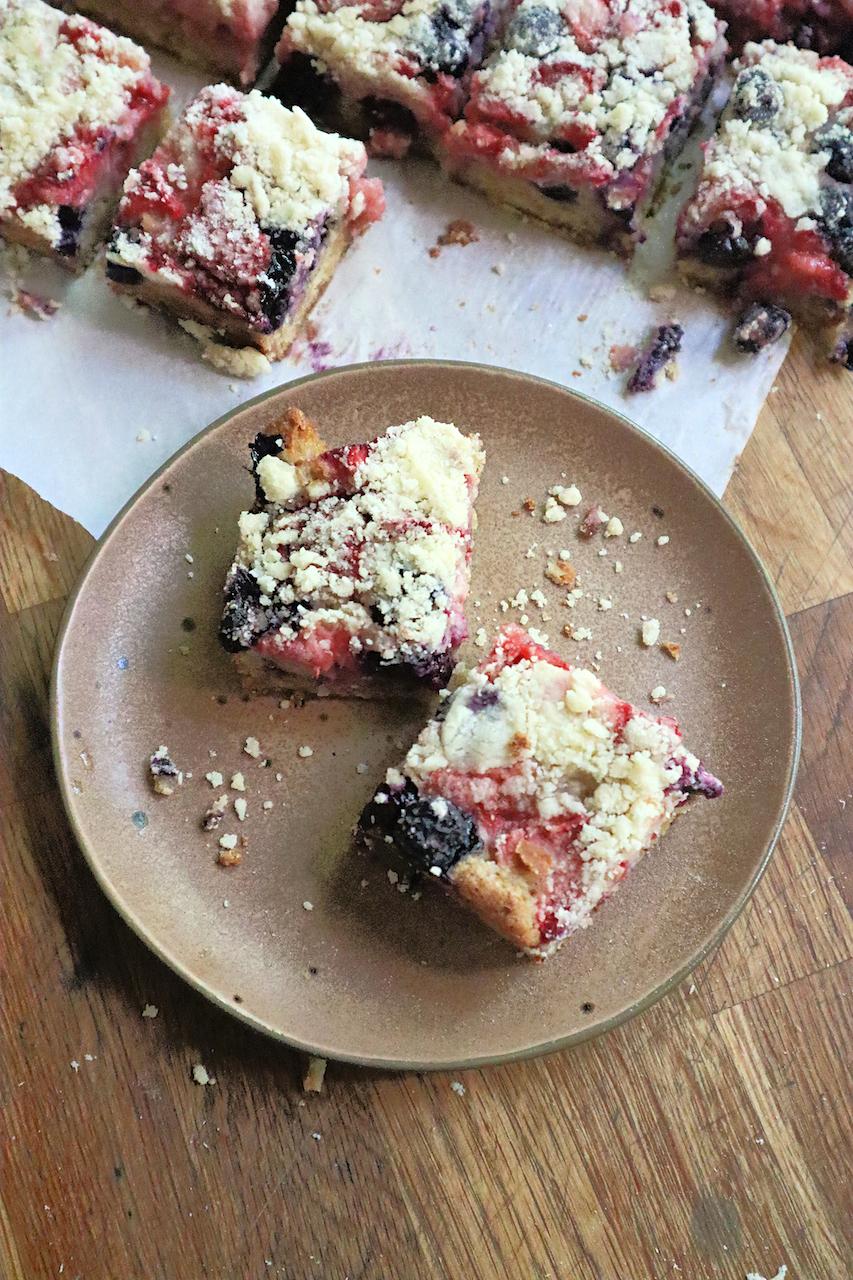 These crumbly summer berry bars are filled with a mix of strawberries and blueberries. (Gretchen McKay/The Pittsburgh Post-Gazette/TNS)