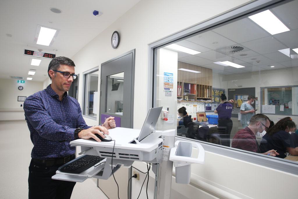 A clinical lead works at a computer station in the Psychiatric Alcohol and Non-Prescription Drug Assessment (PANDA) Unit at St Vincent's Hospital. (Lisa Maree Williams/Getty Images)
