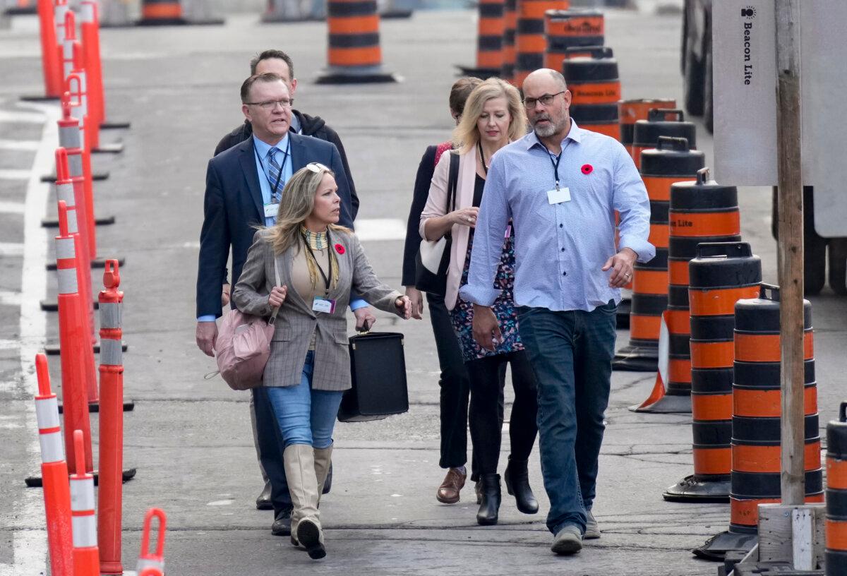 Freedom Convoy organizers Tamara Lich (L) and Chris Barber (R) make their way with counsel to the Public Order Emergency Commission in Ottawa on Nov. 1, 2022. (The Canadian Press/Adrian Wyld)