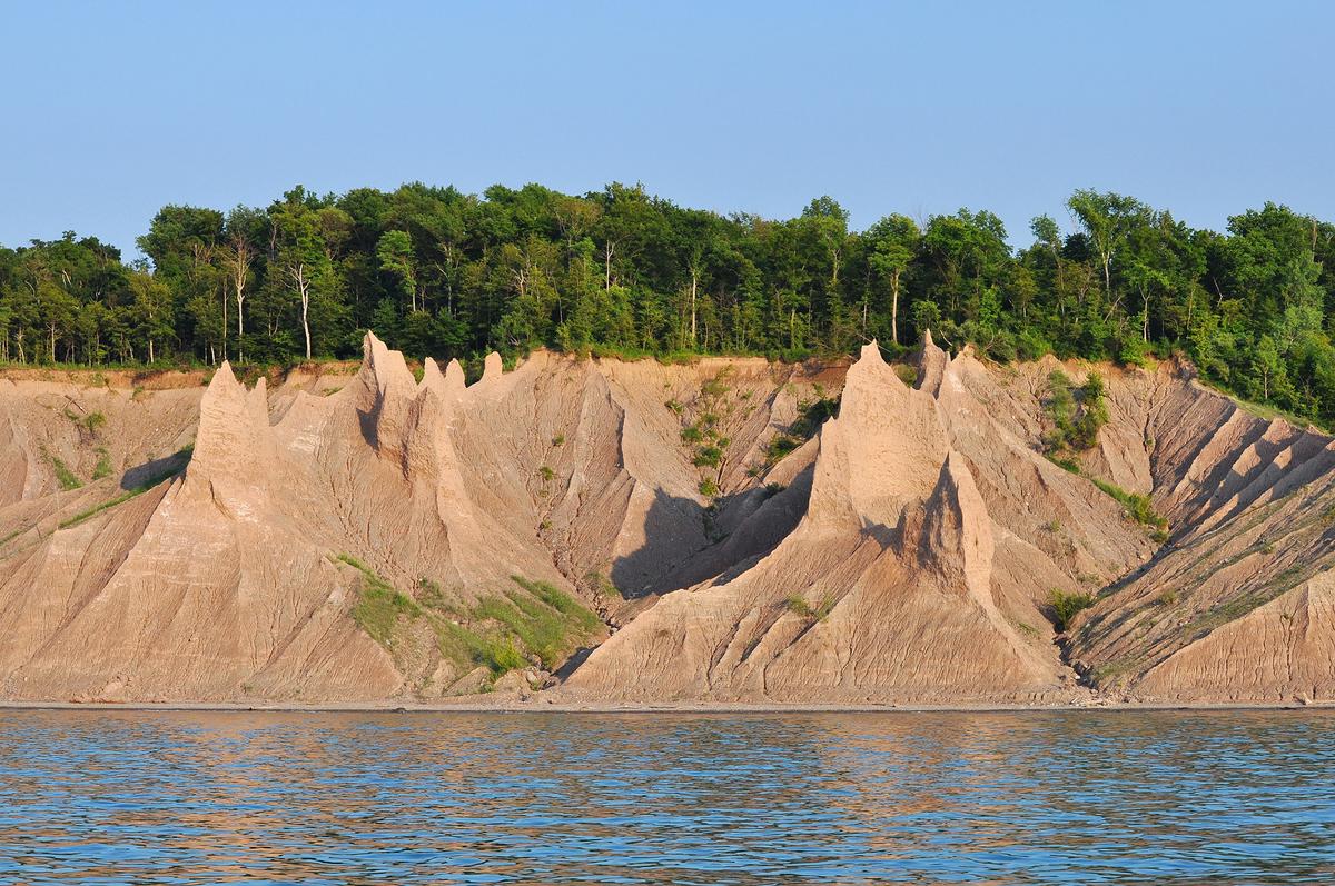 Chimney Bluffs State Park lines the southern shore of Lake Ontario. (Elizabeth Caron/Shutterstock)