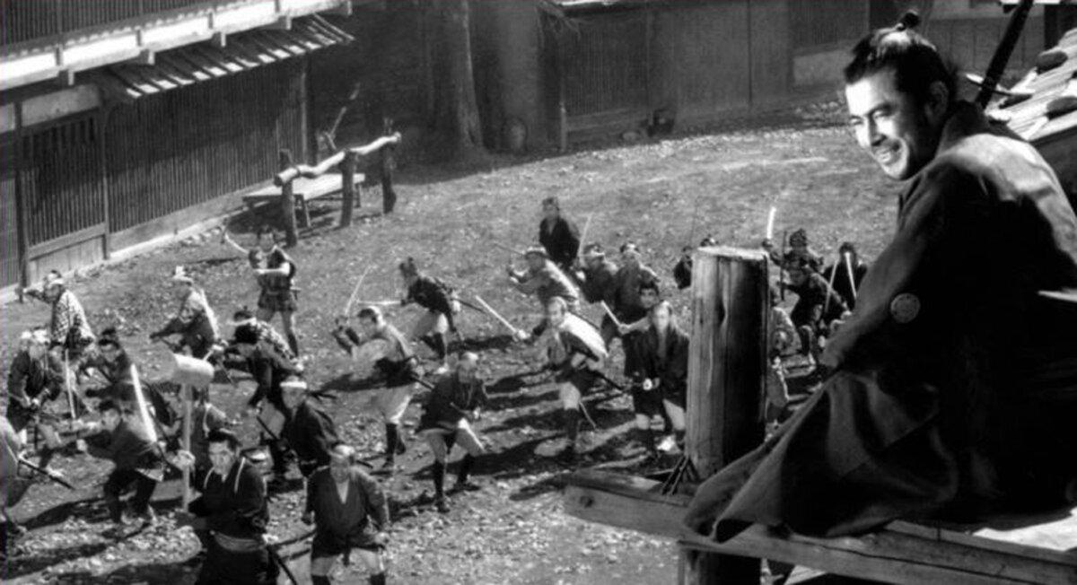 Quick-witted Yojimbo (Toshiro Mifune) outsmarts his foes, in “Yojimbo.” (Toho)
