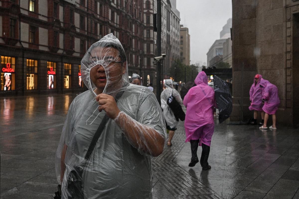 Typhoon Co-May Makes 2nd Landfall in Shanghai After 280,000 Residents Evacuate