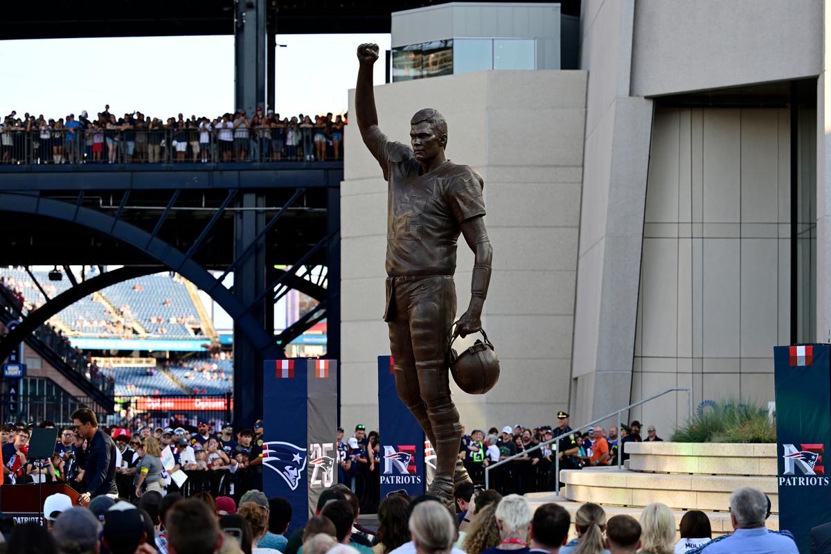 Tom Brady Reacts to Patriots Statue Unveiling at Gillette Stadium