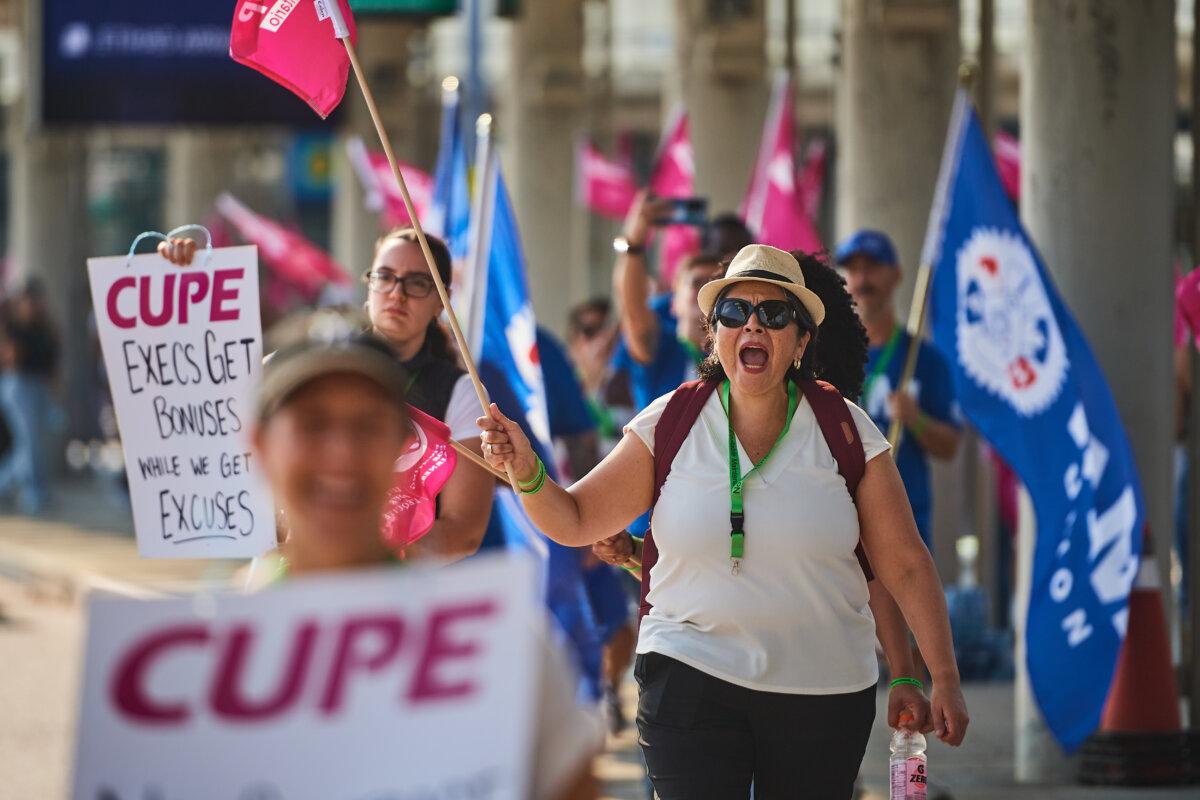 Air Canada flight attendants picket at Toronto's Pearson International Airport on Aug. 16, 2025. (The Canadian Press/Sammy Kogan)