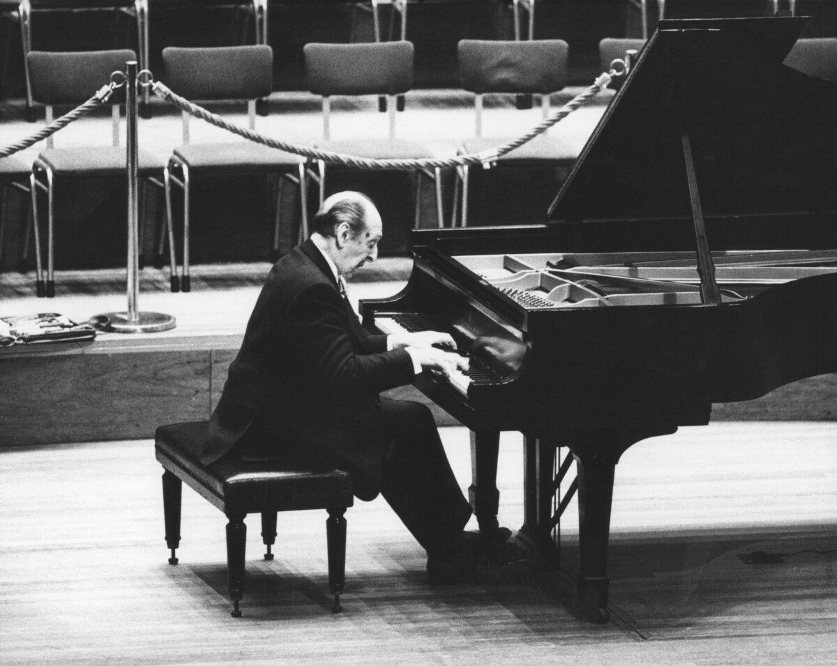Russian pianist Vladimir Horowitz (1904–1989) during a performance at the Amsterdam Concert Building, on Nov. 26, 1986. (Staff/AFP via Getty Images)