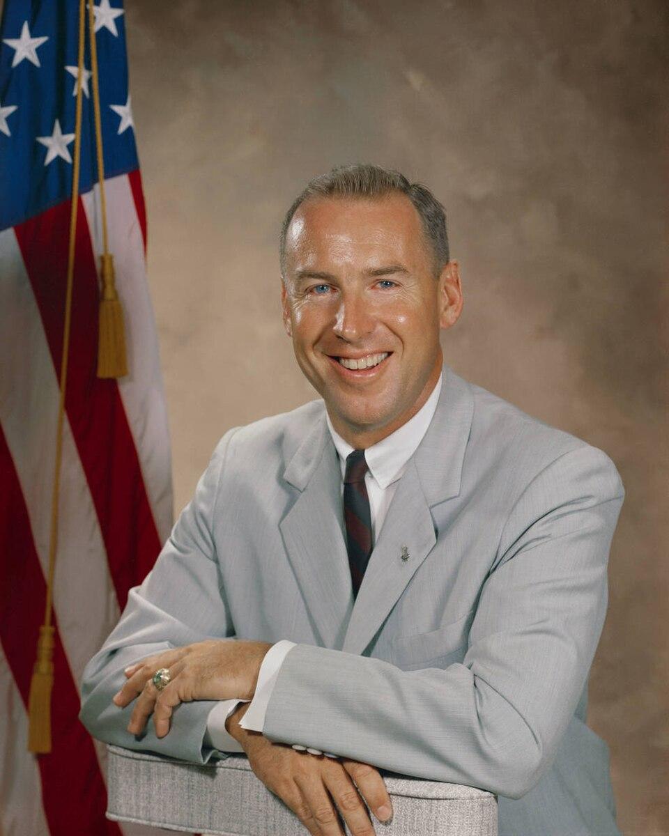 Astronaut Jim Lovell's official 1964 portrait. (Public Domain)