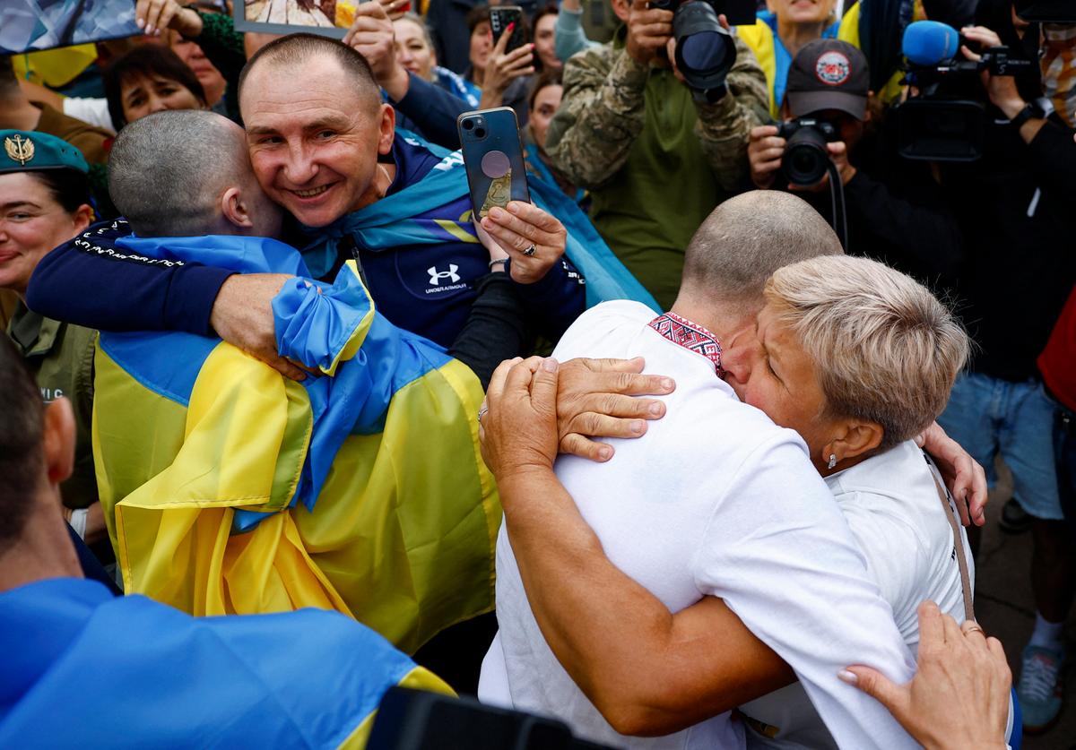 Russia and Ukraine Stage New Prisoner Exchange