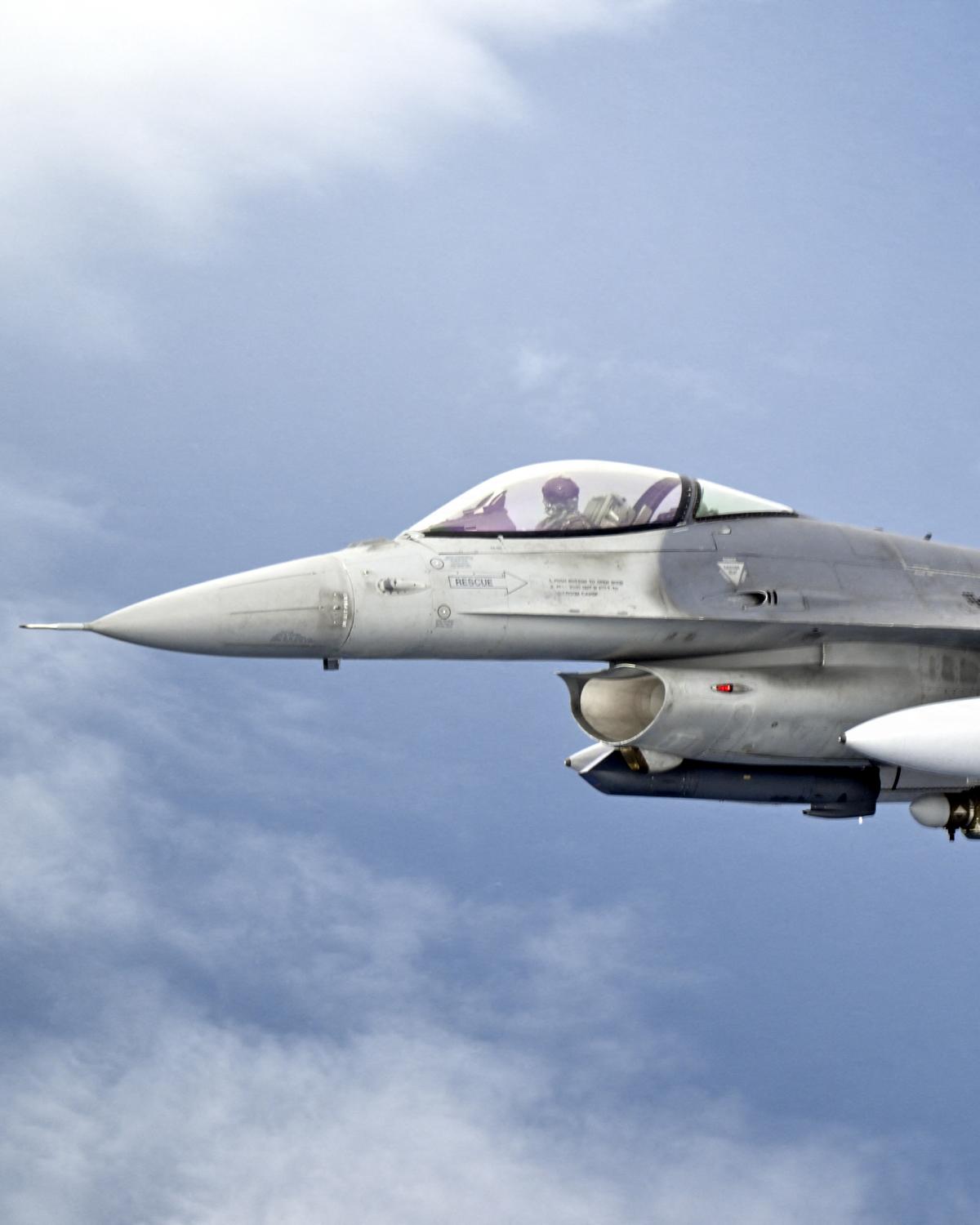 Day in Photos: Icelandic Air Policing, Rohingya Refugees Camp, and Drying Raisins