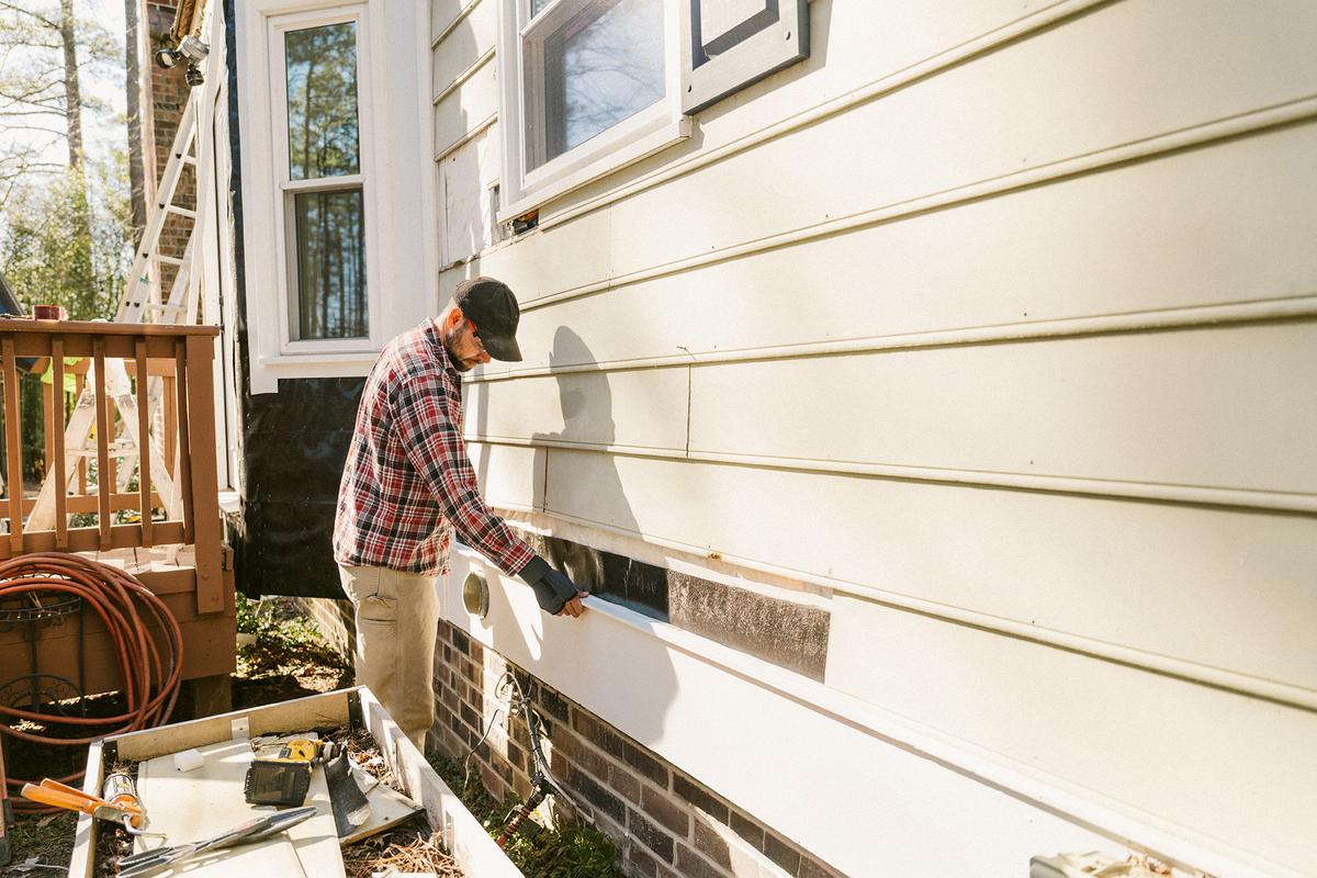 Replacing damaged siding panels protects the home's structure from moisture and pests. (ferrantraite/Getty Images)