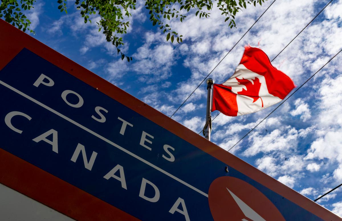 Postal Workers’ Union Goes on Nationwide Strike After Ottawa Makes Cuts to Canada Post Service