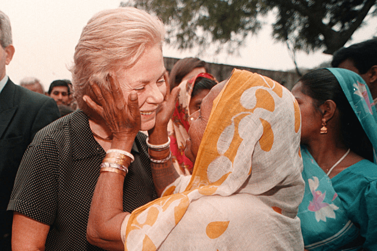 The Duchess of Kent is greeted in a slum area of Varanasi during her visit to mark the 50th anniversary of UNICEF, in India in February 1996. (Stefan Rousseau/PA Wire)
