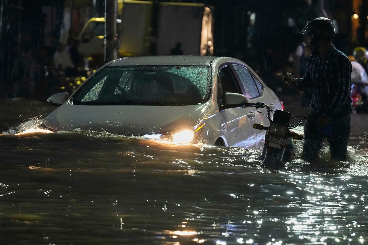 Over 120,000 Evacuated From Central Pakistan as Floods Leave Survivors in Scorching Heat