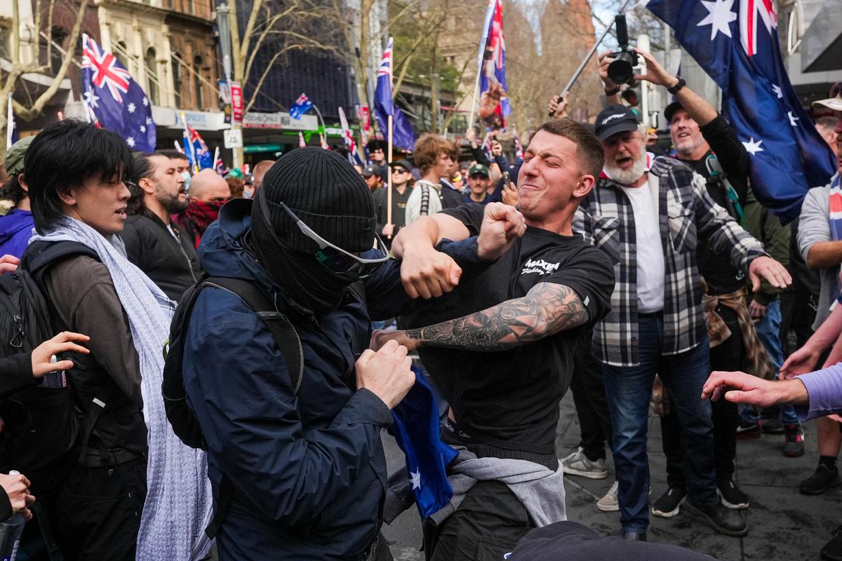‘I’m Not Worried’: Guard Brushes Off Neo-Nazi Attack During Immigration Rally