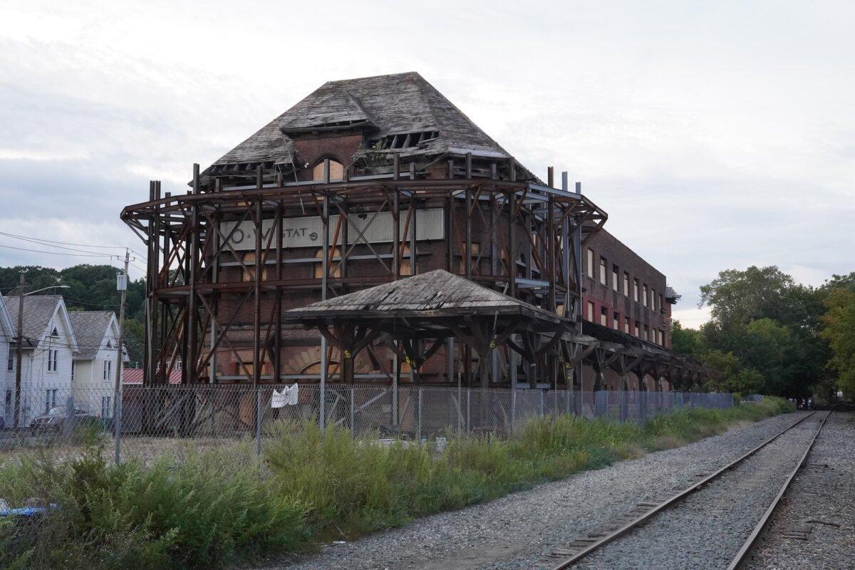The abandoned O&W station in Middletown, N.Y., on Sept. 16, 2025. (Oliver Mantyk/EpochTimes)