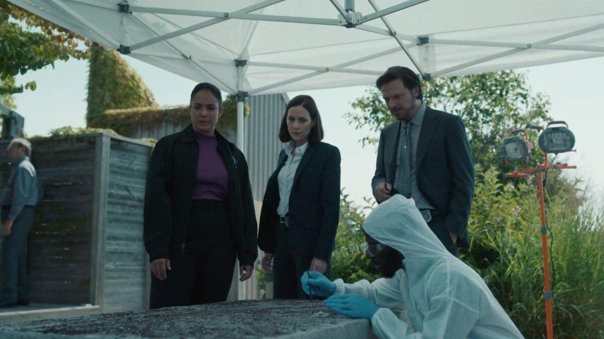 (L–R) Dr. Lucy Da Silva (Nicola Correia-Damude), Detective Sergeant Frankie Bateman (Kathleen Munroe), and Detective Sergeant Henry Graff (Aden Young), in the episode “Good Neighbors” of “Law & Order Toronto: Criminal Intent.” (CW)