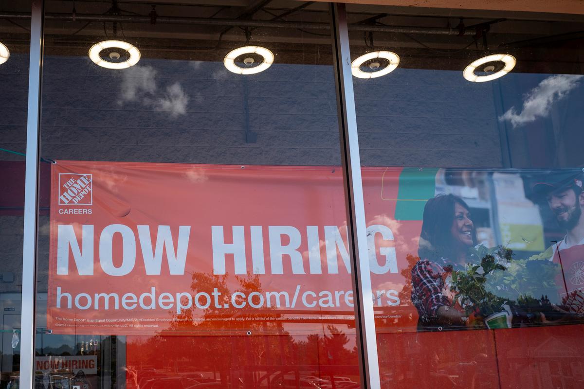 Layoffs Remain Low as Weekly Jobless Claims Below Expectations