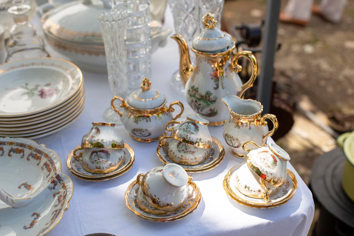 Position eye-catching items where they can be easily seen so buyers are compelled to stop and look. (paula sierra/Getty Images)