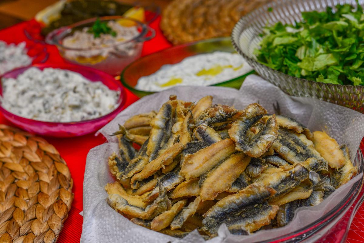 Roasted anchovy and other seafood-focused appetizers are common. (Mehmet Doruk Tasci/Shutterstock)