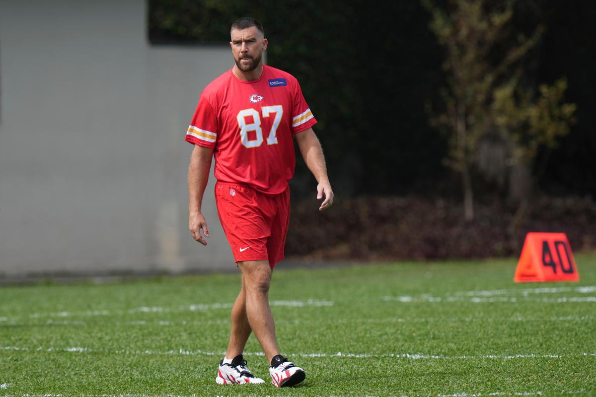Travis Kelce on What’s Changed Since His Engagement to Taylor Swift: ‘I Got One More Ring’