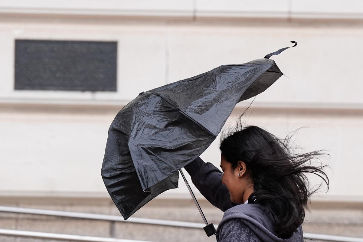 Winds of up to 80Mph to Batter UK as Country Braces for Stormy Weekend