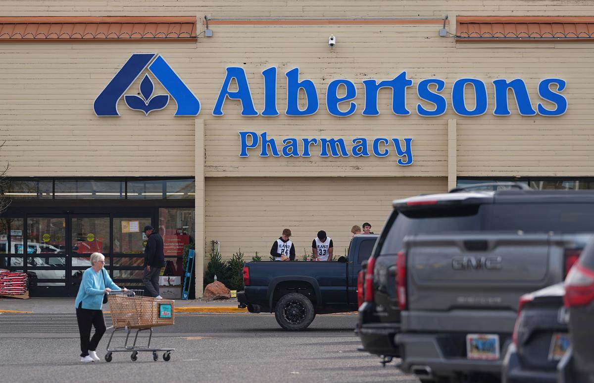Albertsons Swings to Loss on $774 Million Opioid Settlement