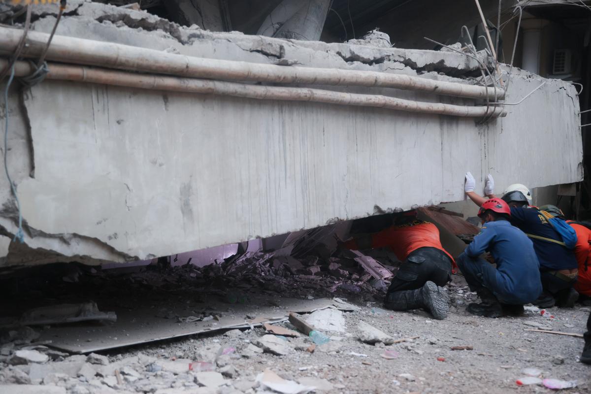 Indonesian Rescue Workers ‘Racing Against Time’ in Search for Dozens in Rubble of Collapsed School