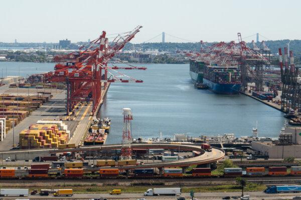 Businesses Still Plan Price Hikes to Recover Tariff Costs, New York Fed Says