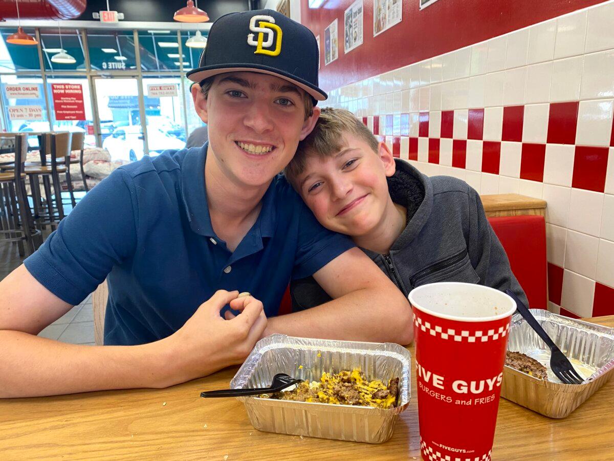 John Dunlap (L) smiles alongside his younger brother Will Dunlap, whose Type 1 diabetes diagnosis led to John's attention-deficit/hyperactivity disorder improvements. (Courtesy of Jenny Dunlap)