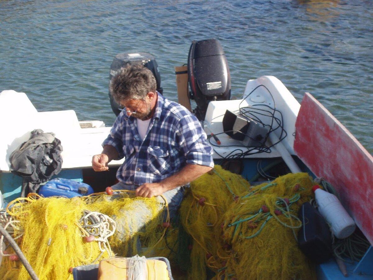 The author helped this Greek fisherman mend his nets. (Victor Block)