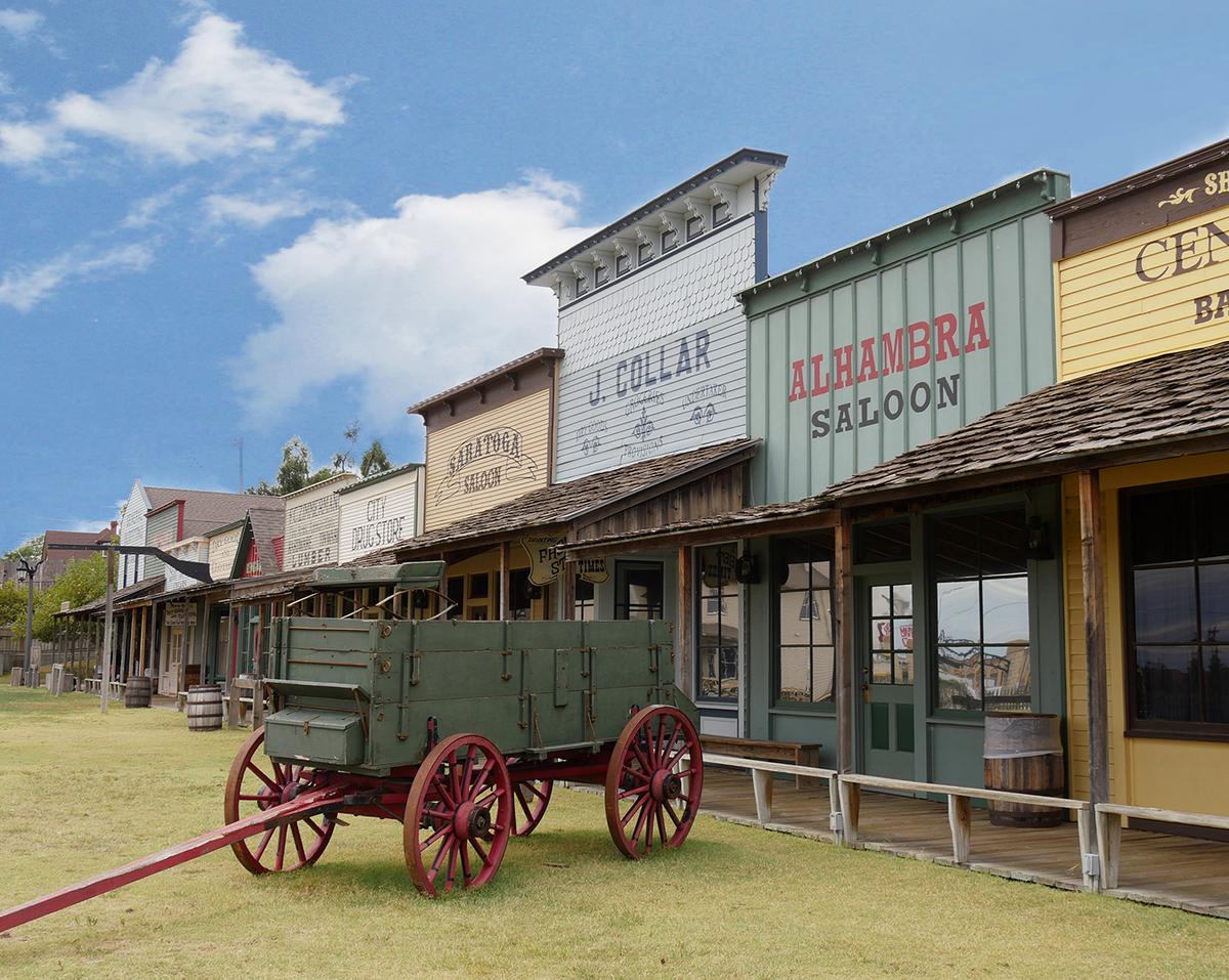Façade of the Front Street replica with an old chuck wagon in Dodge City, Kansas. (RaksyBH/Shutterstock)