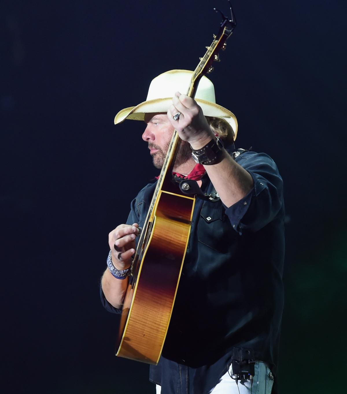 Singer-songwriter Toby Keith performing at Country Thunder Music Festival in Florence, Arizona, 2018. (Rick Diamond/Getty Images)