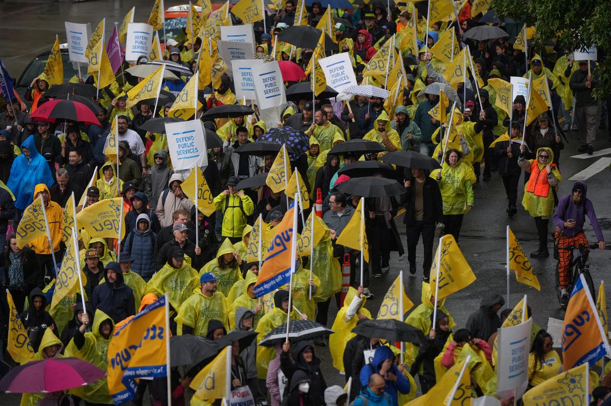 Striking BC Public Service Workers Expand Pickets Again to More Liquor Stores