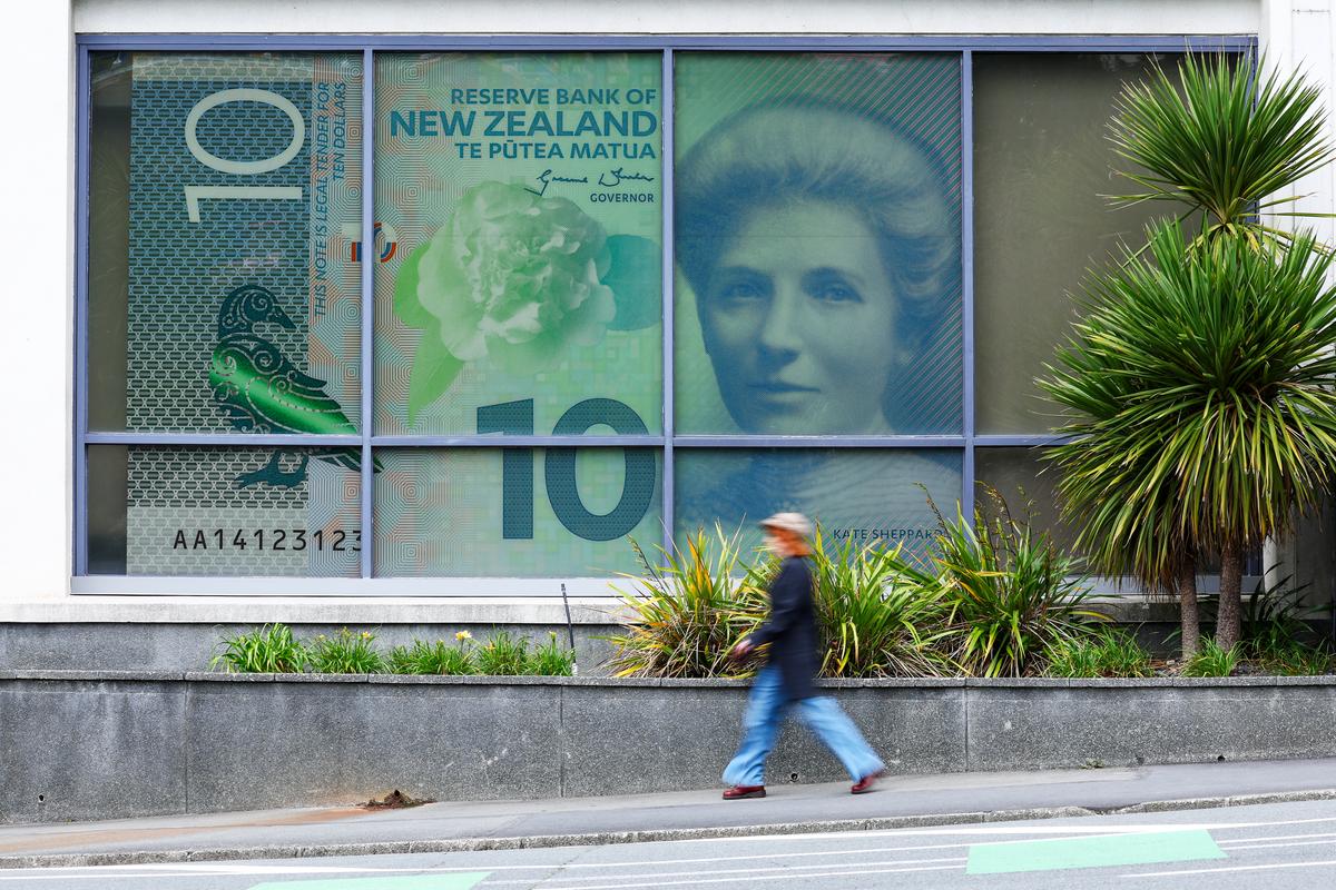 New Zealand’s Central Bank Drops Cash Rate to 2.5 Percent as Economy Wobbles