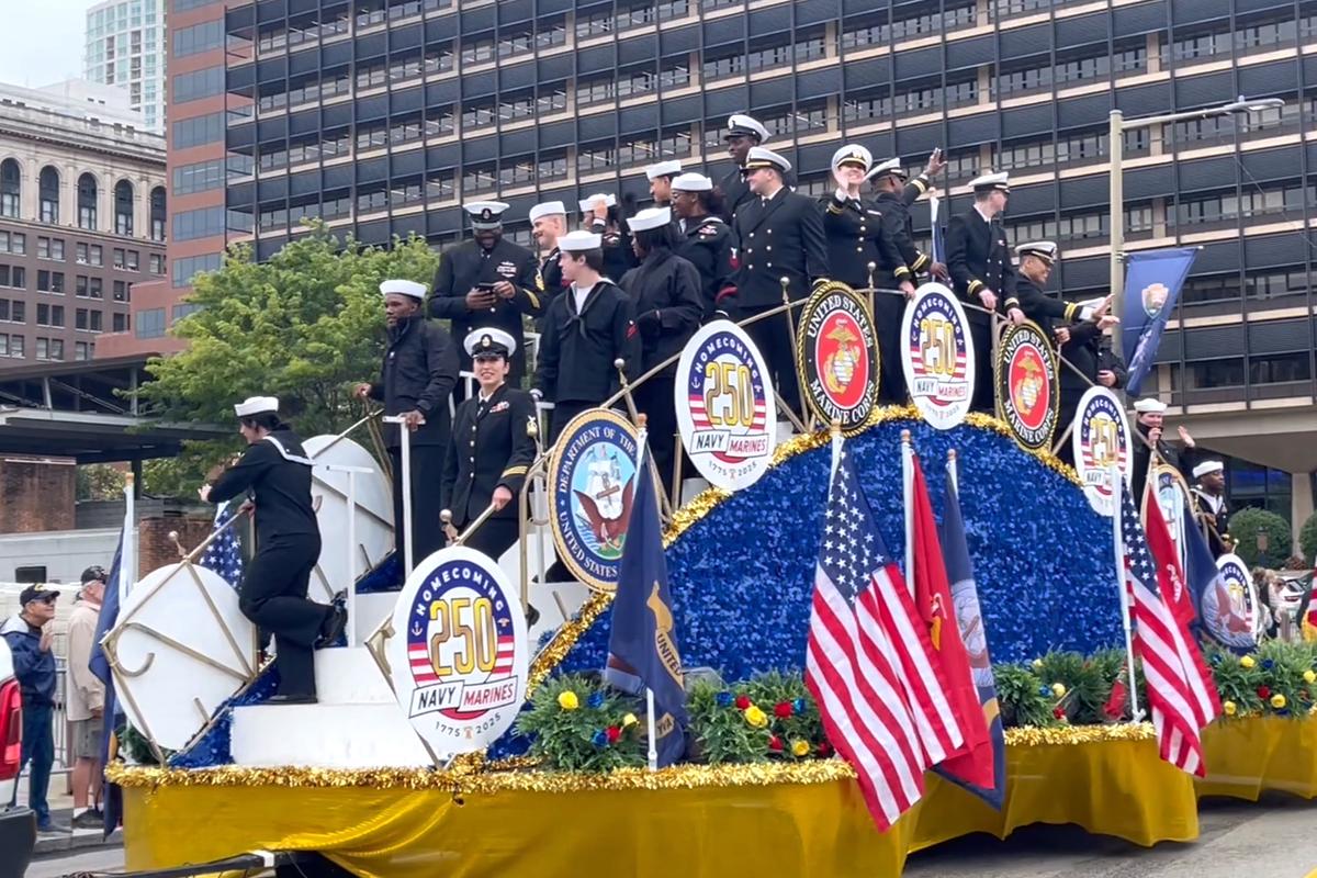 Thousands lined Market Street in Philadelphia for a grand parade, honoring the 250th anniversary of the U.S. Navy and Marine Corps, on Oct. 13, 2025. (Frank Liang/The Epoch Times)