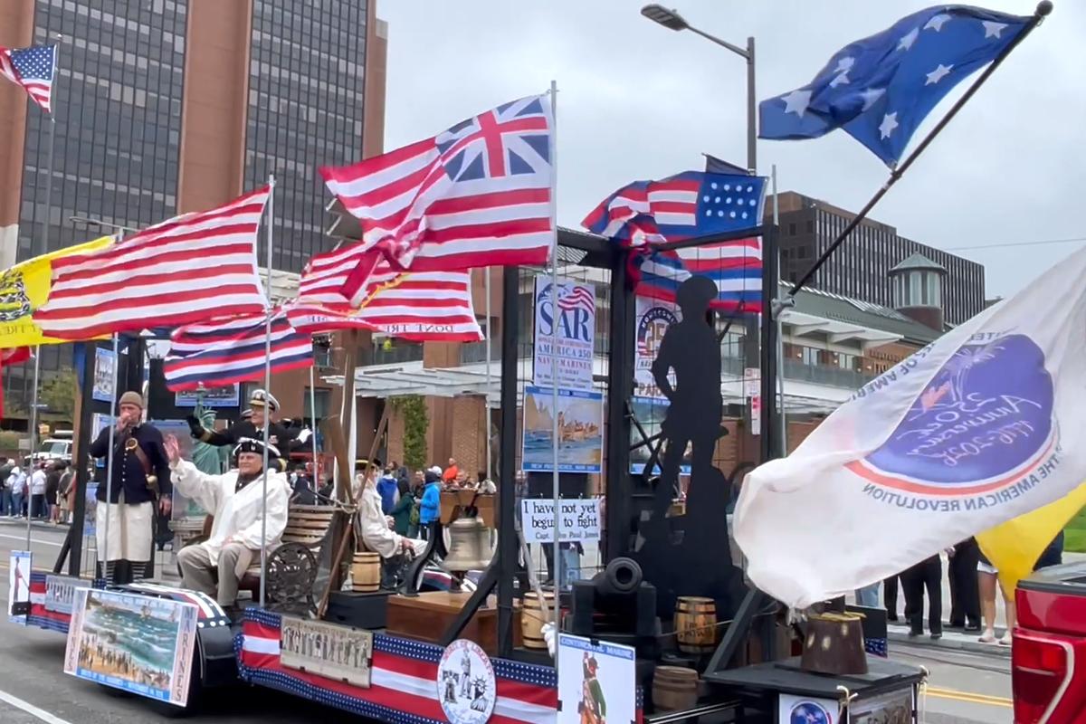 Thousands lined Market Street in Philadelphia for a grand parade, honoring the 250th anniversary of the U.S. Navy and Marine Corps, on Oct. 13, 2025. (Frank Liang/The Epoch Times)