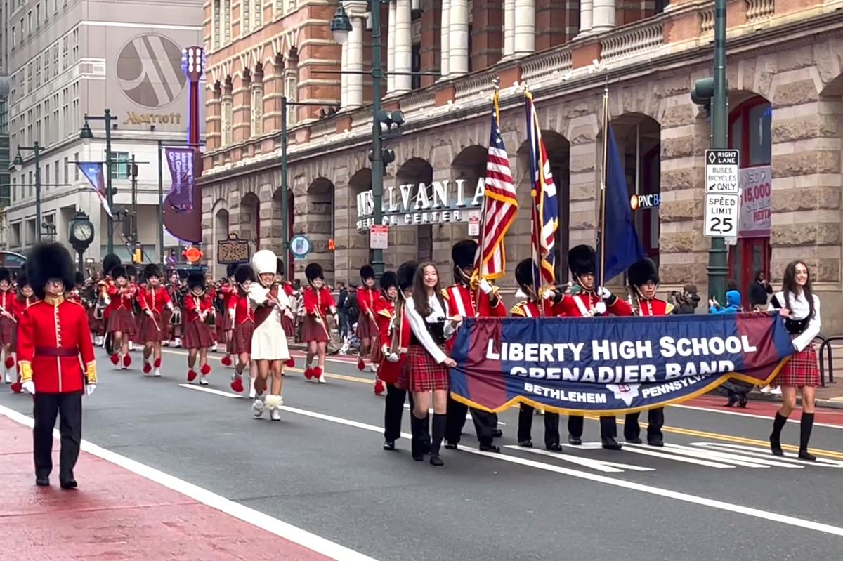 Thousands lined Market Street in Philadelphia for a grand parade, honoring the 250th anniversary of the U.S. Navy and Marine Corps, on Oct. 13, 2025. (Frank Liang/The Epoch Times)