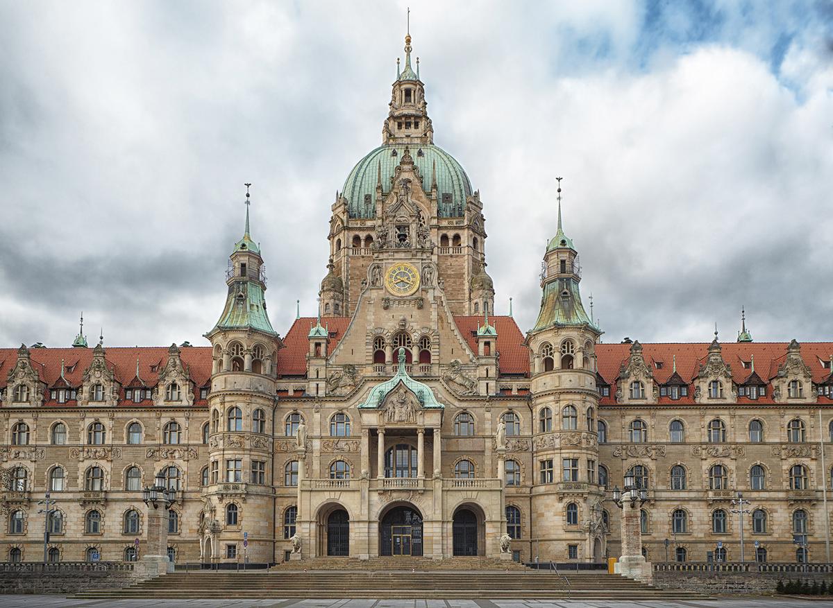 Hannover’s architectural gem is the only German town hall crowned by a dome. The hall’s regal facade is inspired by the Italian and French Renaissance styles, which emphasize classical symmetry and proportions. The building’s steep pitched roof with dormer windows and rich decorative motifs were borrowed from the French Renaissance, while the dome, rounded arches, and spiral staircases were influenced by the Italian Renaissance. (Bildagentur Zoonar GmbH/Shutterstock)