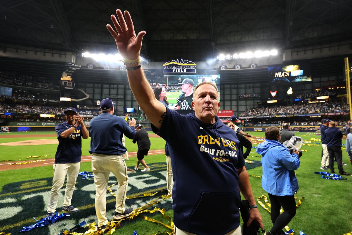 ‘Miracle Worker’ Murphy Inspires Milwaukee in Pennant Chase With Dodgers