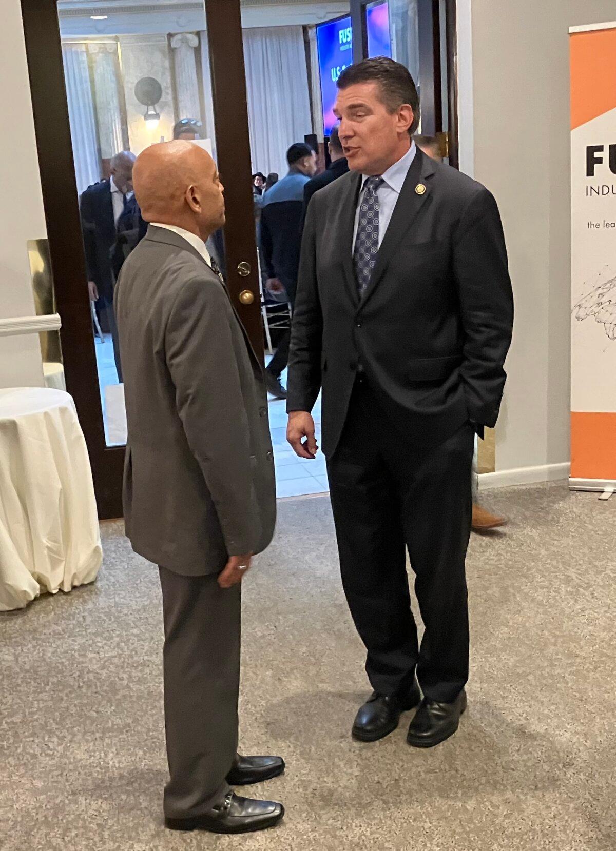 House Fusion Caucus Co-chair Jay Obernolte (R-Calif.) (R) speaks with an attendee at the Fusion Industry Association’s first-ever U.S. Fusion Forum in Washington on Oct. 15, 2025. (The Epoch Times/John Haughey)